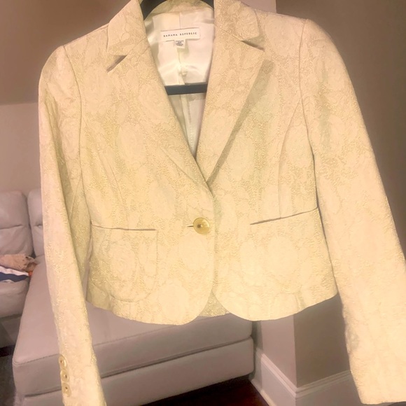 Banana Republic Jackets & Blazers - Banana Republic Cream Blazer